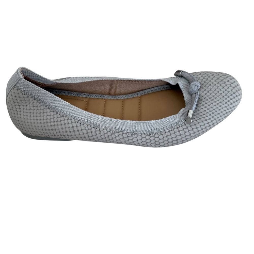 NWOB Me Too Light Gray Snake Embossed Leather Breeze Ballet Flats 7M